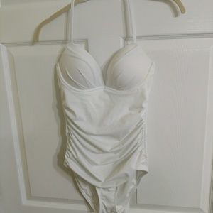 🎀NWOT Victoria's Secret 1pc 34B swimsuit